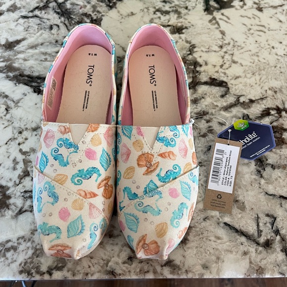 Toms Shoes - Toms Women’s Natural Seashell Print New with tags